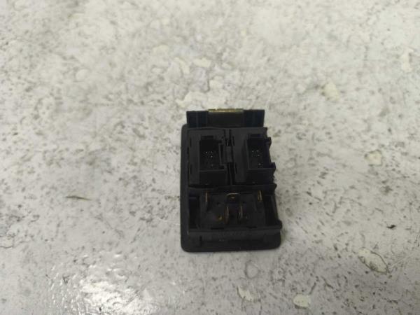 BOUTON LEVE VITRE VW POLO 6N2 - Vue 2